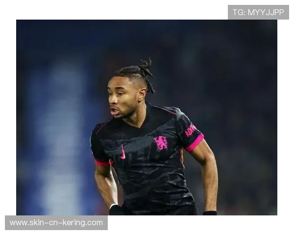 切尔西右路传中精准到位，恩昆库头槌破门